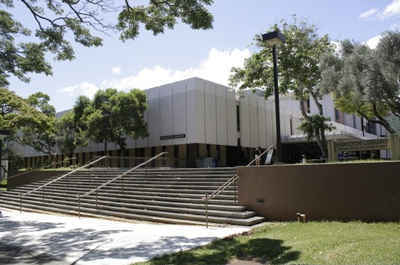 Hawaii Public Colleges and Universities - University of Hawaii-Manoa: Hamilton Library